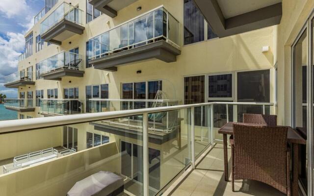 Breathtaking 2 Bedroom Apartment with Harbor View