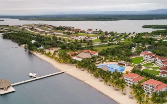 Rum Punch- Beachfront Bungalow Pool Kayaks Pier