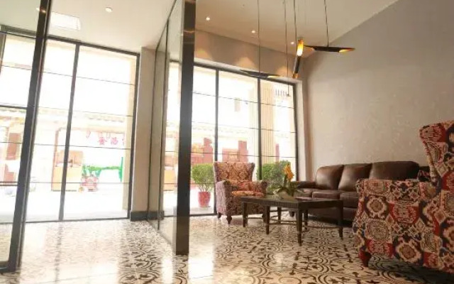 Yujing Saussurea French Style Hotel