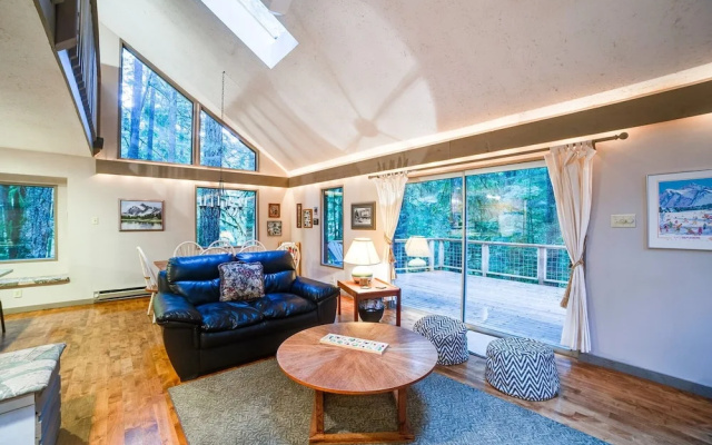 55sl - Hot Tub - Wood Stove - Sleeps 10 Home
