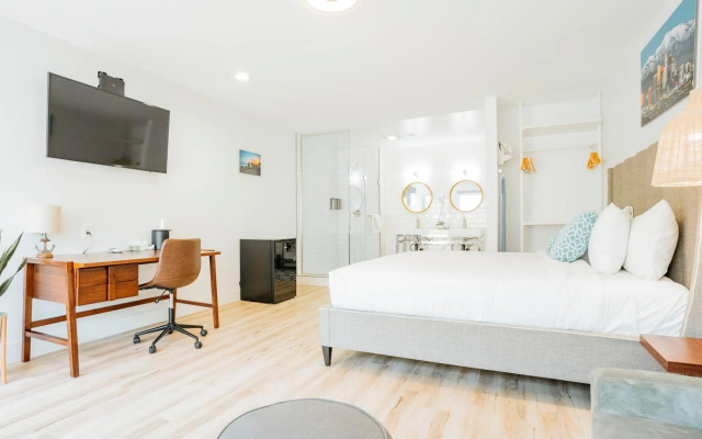 The Belmont Shore Inn