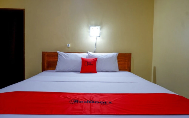 Reddoorz Plus Near Pantai Melase Lombok
