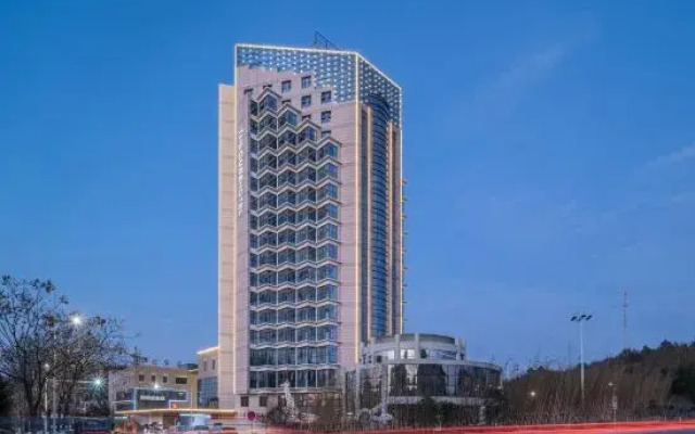 Anji Greenland The QUBE Hotel