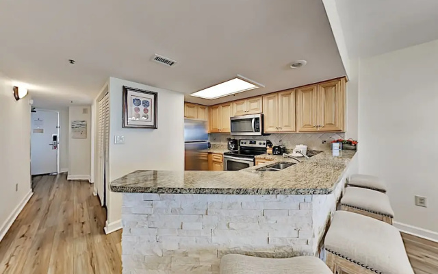 1559gran 3 Bedroom Condo