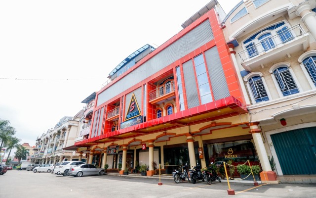 RedDoorz Plus near DC Mall Batam