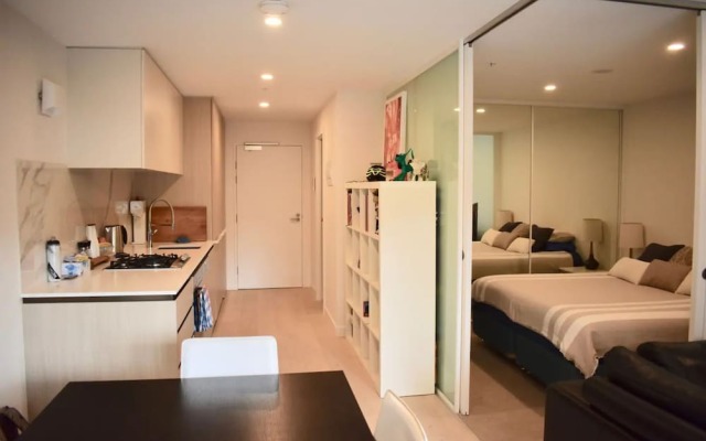 Modern 1 Bedroom Apartment in North Melbourne