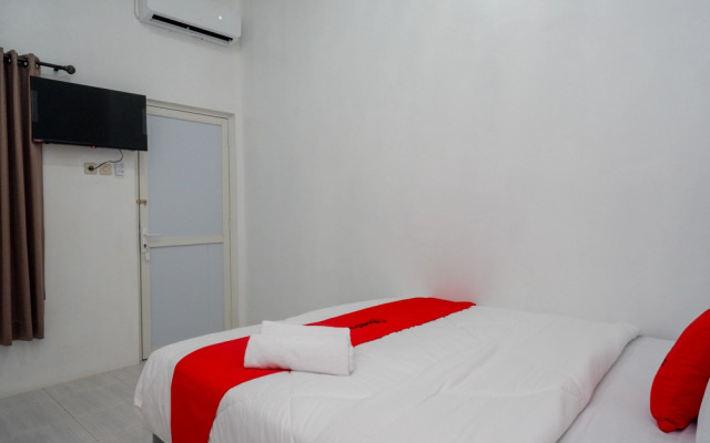 RedDoorz near Universitas Semarang 2