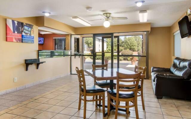 Rodeway Inn & Suites