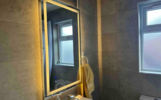 Remarkable 2-bed House in Northolt