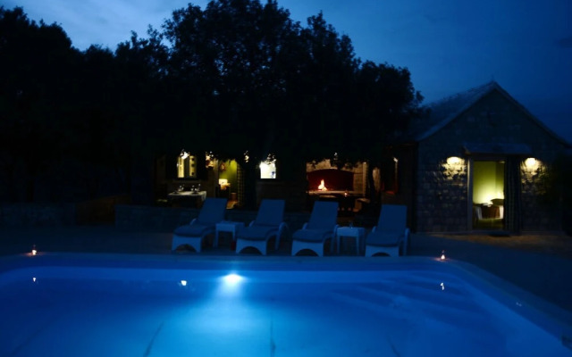 Tonka - With Pool - H