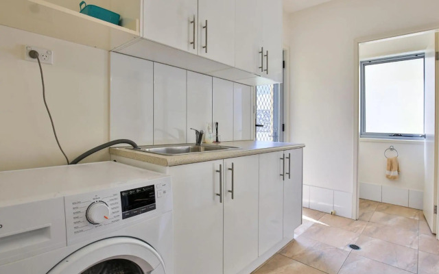 Thalassa I Pet Friendly I 2 Mins Walk to Beach