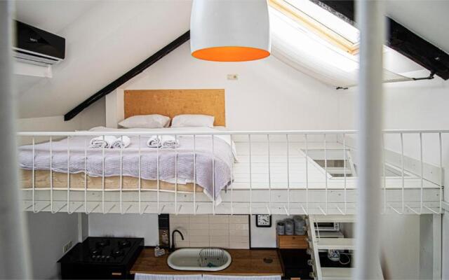 2BR Mezzanine style apartment w Patio