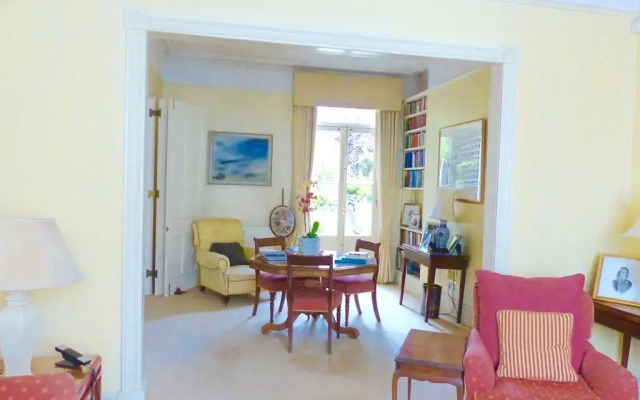 Veeve  Traditional 5 Bed House Orlando Road Clapham