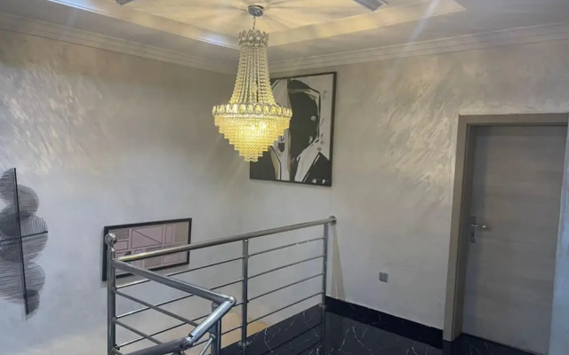 Lovely nb 3-bed House in Opebi