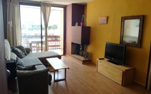 Apartament a Roses. Terrassa i piscina comunitaria