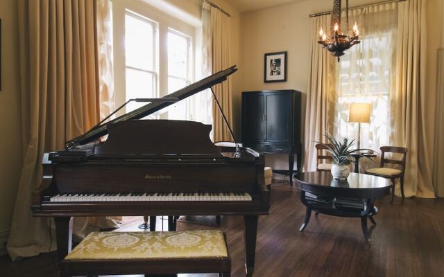 Stonehurst Place Bed & Breakfast
