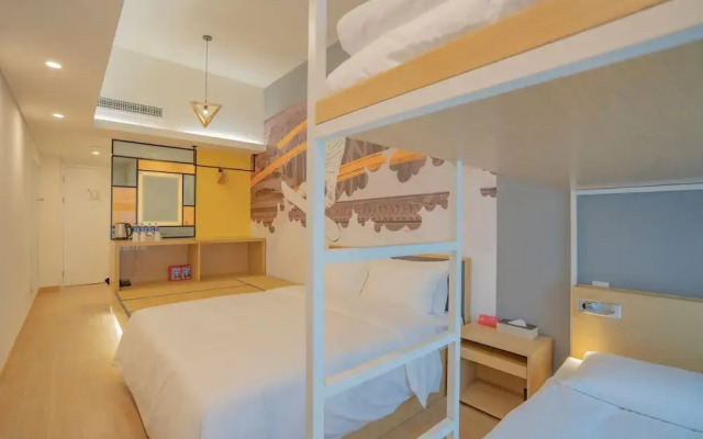 Prince Hotel By Secret Garden