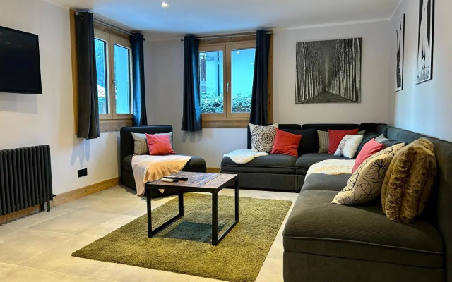 3 Bedrooms, Whole floor, New Kitchen, Town Centre
