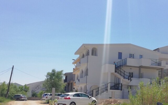Sarin - Free Parking and Flat Internet - A2