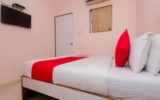 OYO 13471 Hotel HomeStay