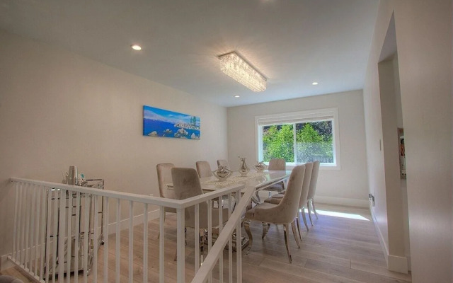 Creek Side Summit 4 Bedroom Home by RedAwning