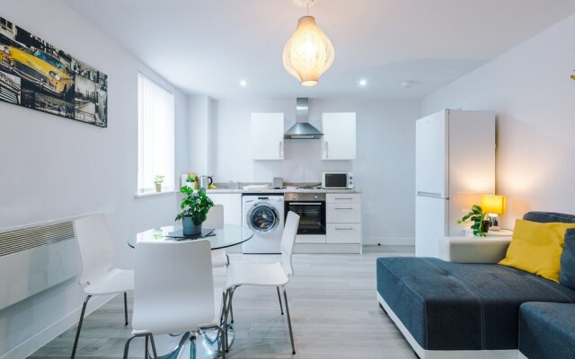 Stunning and Modern 2 Bedroom Apt in Liverpool