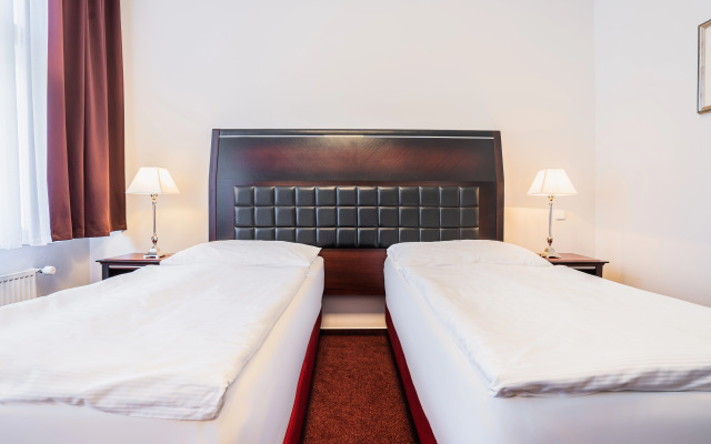 EA Hotel Tosca
