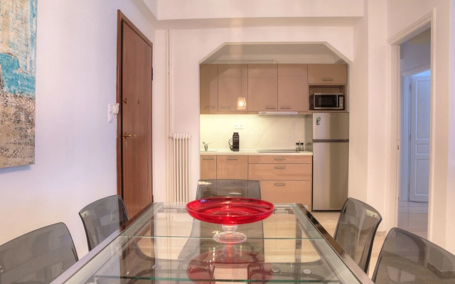 L' apartment blanc dans le centre de Glyfada