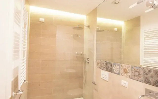 Vatican Beautiful 2Br Apartment