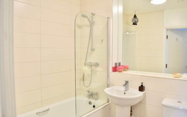 Homely 1 Bedroom Southwark Flat With Balcony