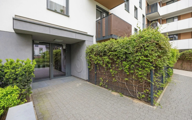 Green Apartment with Parking by Renters