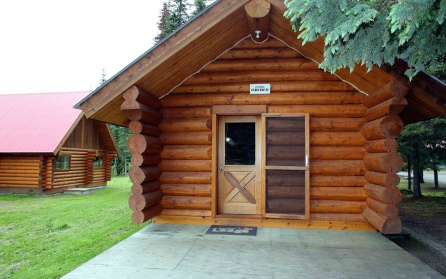 Becker's Lodge Bowron Lake Adventures Resort
