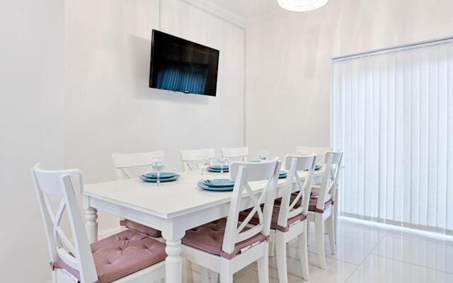 Spacious home with parking - TV in Every Bedroom!