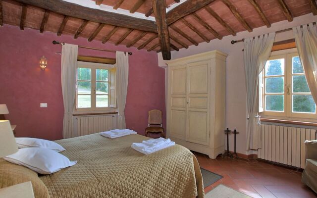 Hill-view Apartment in Lucignano With Private Terrace