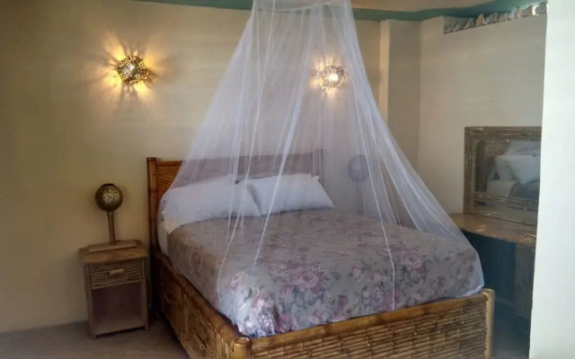 Yoset Hotel