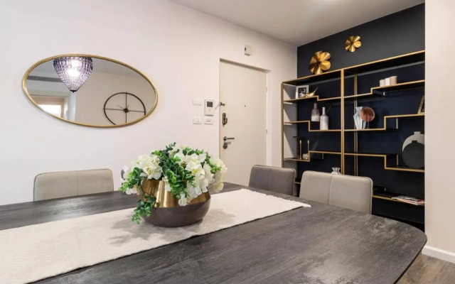 King David Residence Luxury 4 BD/Pool/Gym/Parking
