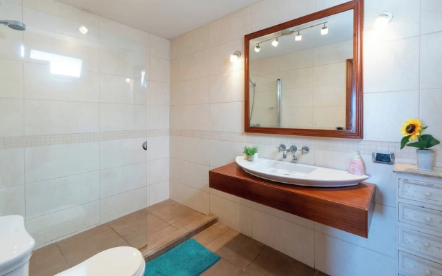 Villa Tricia 6 Bedroom Las Americas