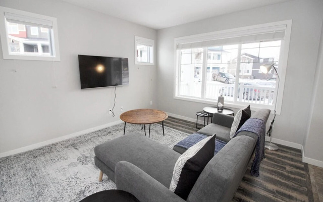 Cheerful 4 Bedroom Townhouse With Parking Wifi