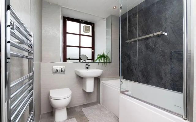2 Bed Flat-ground Floor-parking