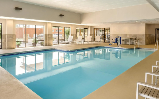Country Inn & Suites by Radisson, La Crosse, WI