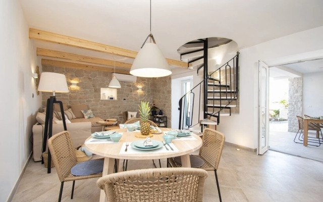 Charming 3-bed House in Tribunj