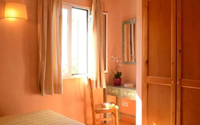 Villas Las Golondrinas - Hotel in Ciudadela de Menorca - Photo 3