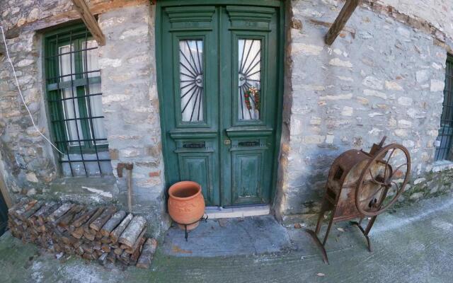 Sklithro's stonehouse