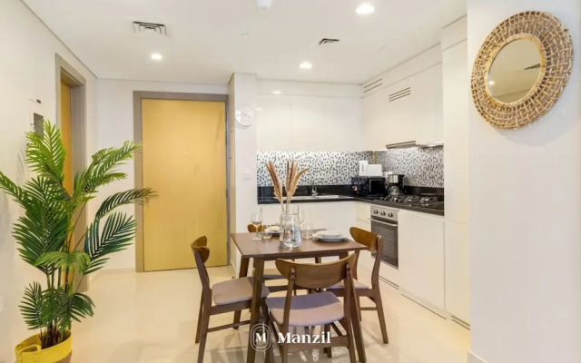 2BR Near Downtown w Balcony Pool Canal Views