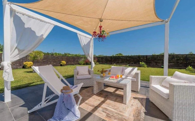Madini Luxury villa with private Heated pool