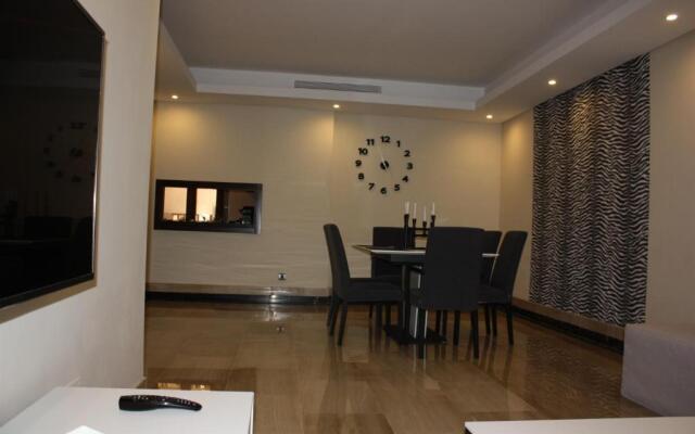 100 - Beach apartment with Private Pool