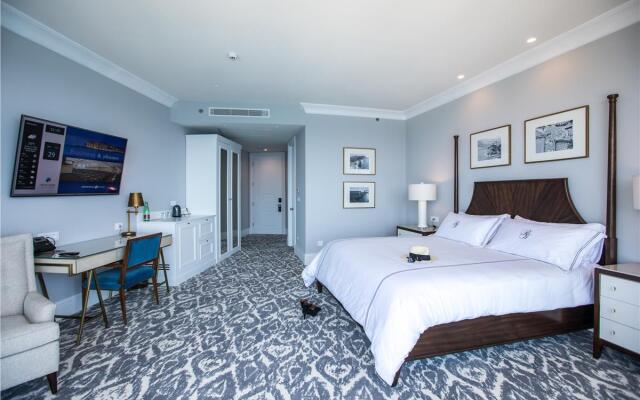 Royal Blue Hotel