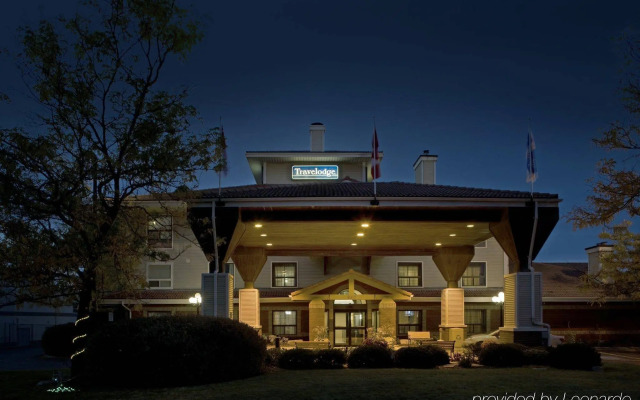 Travelodge by Wyndham Oshawa Whitby
