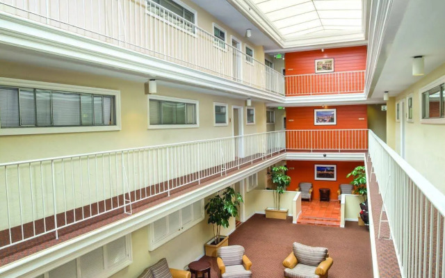 Suites At Fishermans Wharf