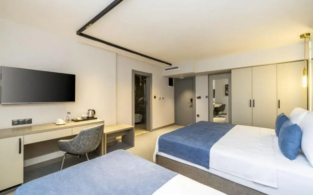 Rossi Luxury Hotel